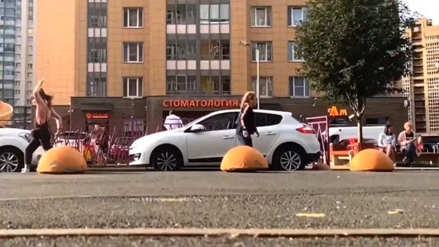 Привет Мы лучшие подруги❤️💕 Нам по 10😊 этот Нас зовут МАРГО и ВЛАДА🤪 Эдит делала Влада🤤