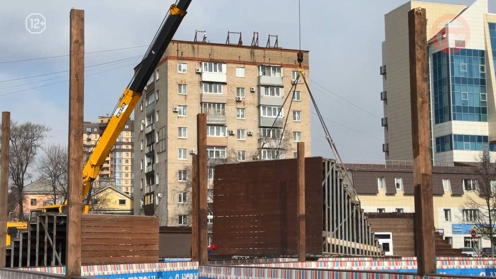 Ледовый городок на центральной площади города начали разбирать