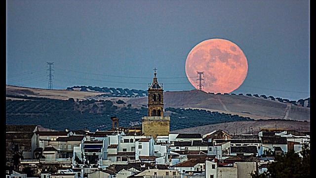 Last full Moon of summer 2013 in the Northern Hemisphere. HDR.