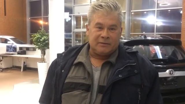 Александр выражает благодарность менеджерам салона