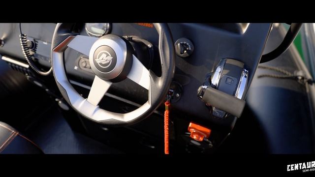 Le 200 Ch V6 Mercury Avec Une Consommation Moyenne De 0.7L Au Mille Nautique.