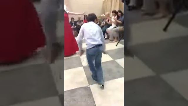 Зажигает молодой