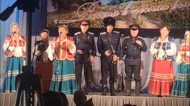 Казачий ансамбль "Иван-Чай" г. Калуга 
"При долинушке", "Колокольный звон", "Казачья застольная".