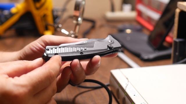 Schrade SC90BS Automatic Knife Review.  Partially Serrated and Kind of Cheap  ¯\_(ツ)_/¯