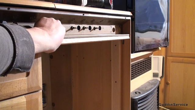 Ремонт прицепа каравана. Установка компрессорного холодильника