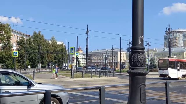 Жаркий август. Комсомольская площадь.