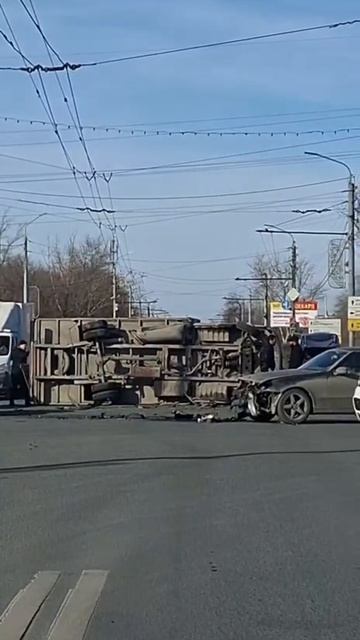 На пр Победы перевернулась газель