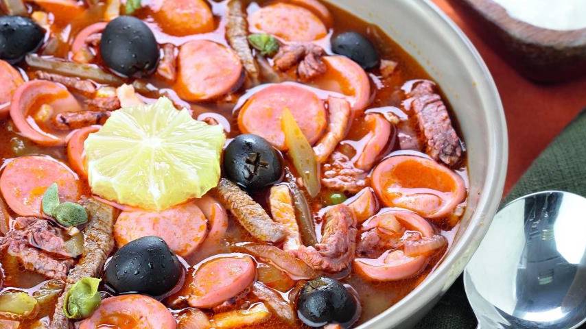 Солянка сборная мясная. Готовится из того что осталось от праздничного стола