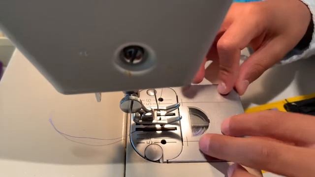 How to wind a bobbin and change a needle  - Singer 1425