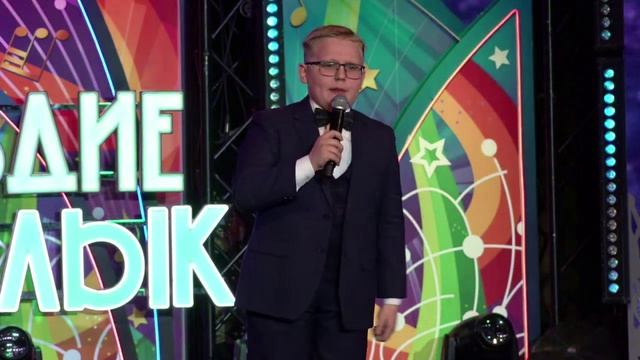 Дайте людям хлеб и они дадут тебе зрелищ!