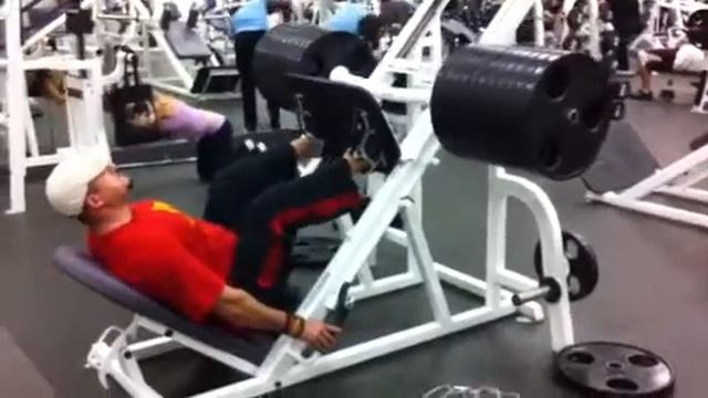Leg Press 22 Plates X16 Reps (Bulldozer XL5000 test)