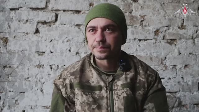 Военнослужащие ВСУ, понимая безвыходность своего положения, сдаются в плен