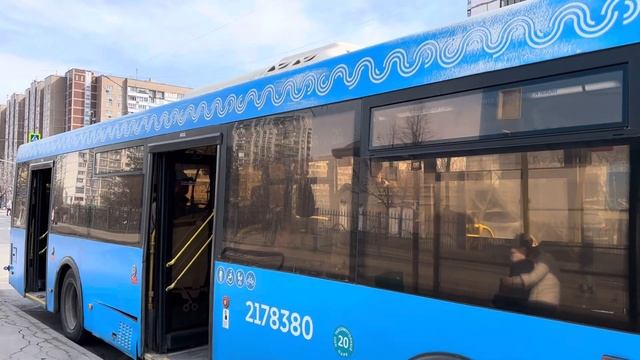 Автобус ЛиАЗ-5292.65 следует по маршруту с9 ”Капотня - Стоматологическая Поликлиника - Капотня”