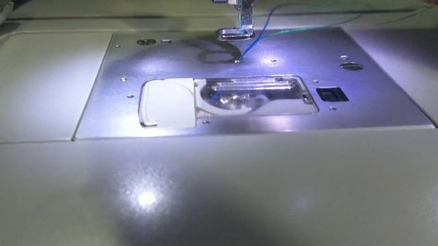 hack, CÓMO LIMPIAR/CAMBIAR LA CUCHILLA DE UNA BORDADORA?? singer em200