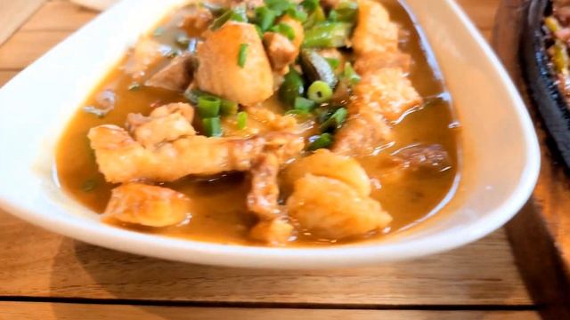 Koreans Try Filipino Food Part 1 | Jovy's Grill | Sisig | Bicol Express #filipino #mukbang 😋😍🇵🇭