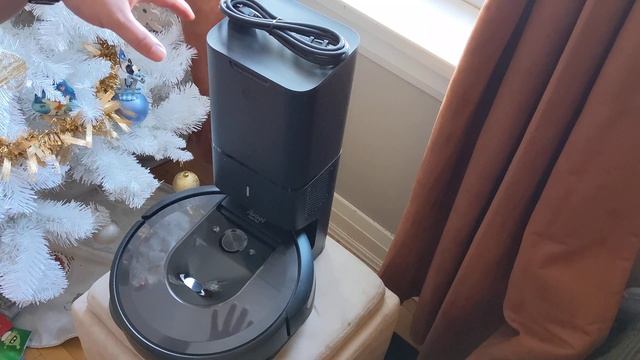 An Unboxed Roomba i7+