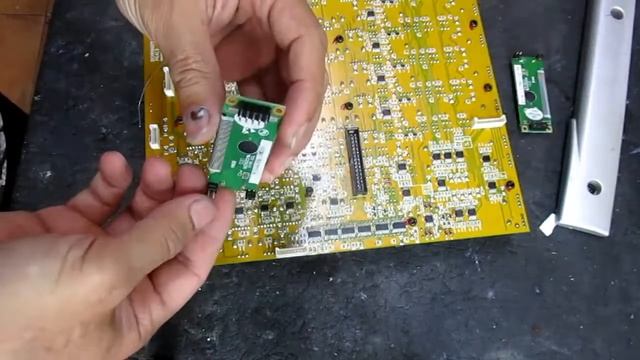 MENGGANTI LCD MIXER BEHRINGER XENYX QX2222USB