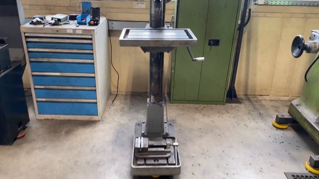 zu versteigern / for auction: Säulenbohrmaschine IXION BS23STG