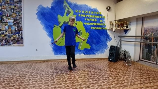 Прыжки через скакалку способ чередование ног (бег)