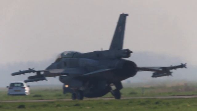 Dutch and polish F-16 taking off with full afterburner