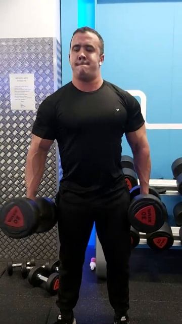 30 kg (65 lbs) dumbbell bicep curls
