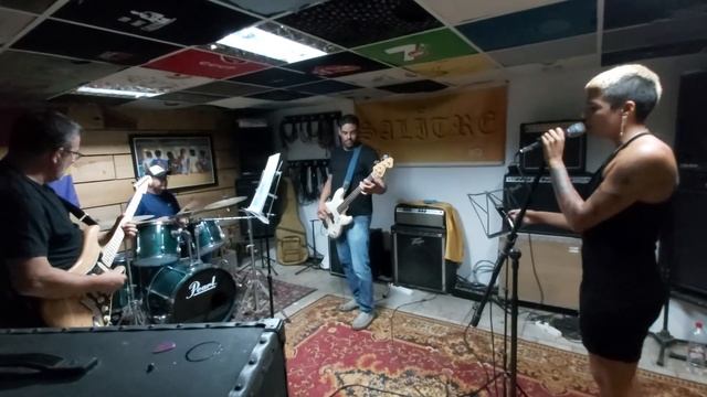 The thrill is gone Cover - Barbara La Jirafa FT Malpais