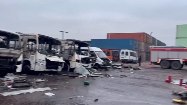 Кадры после тушения пожара на стоянке в Люберцах