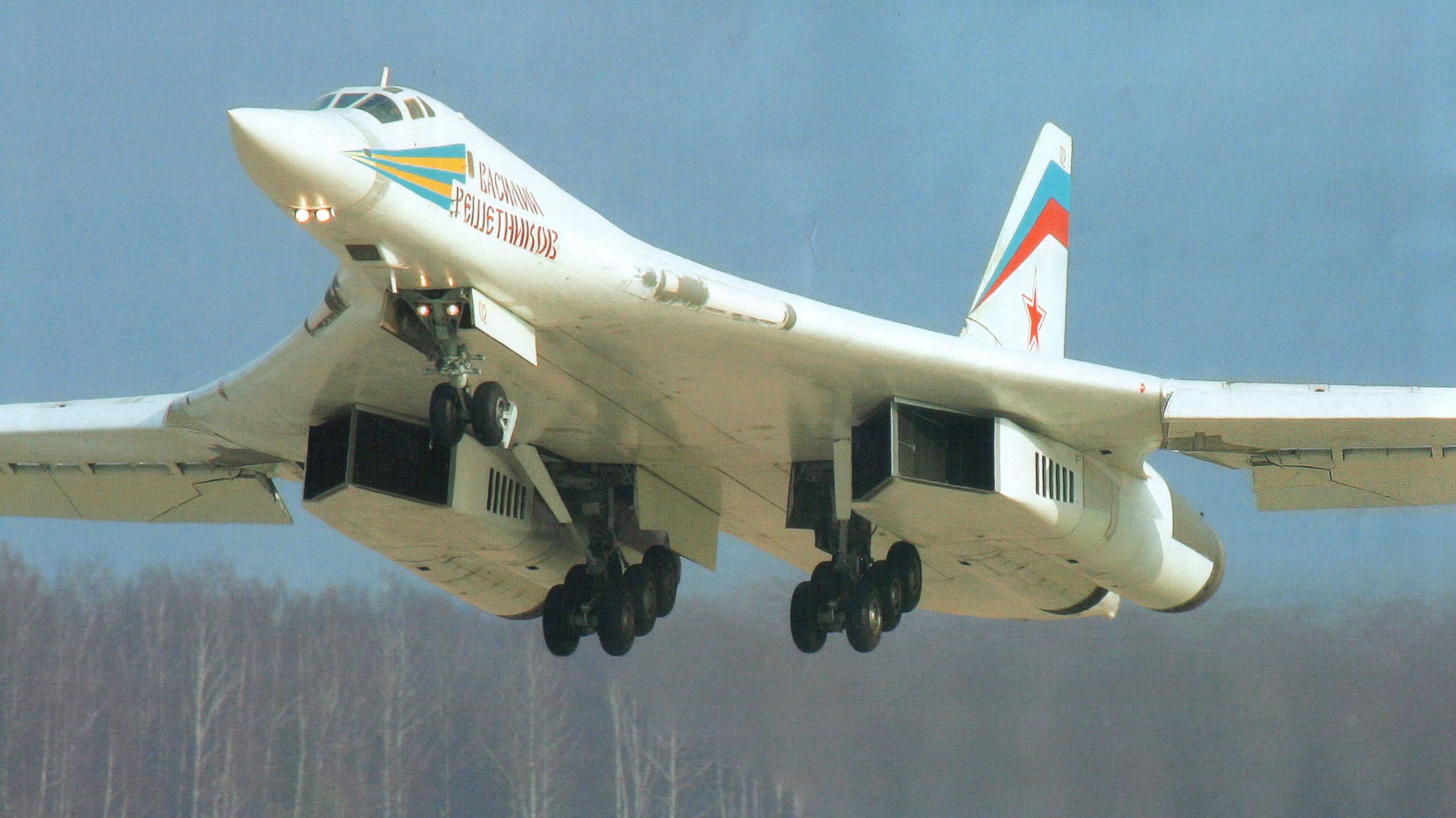 TU-160  TRUMPETER 1-72, ОБЗОР СОБРАННОЙ МОДЕЛИ