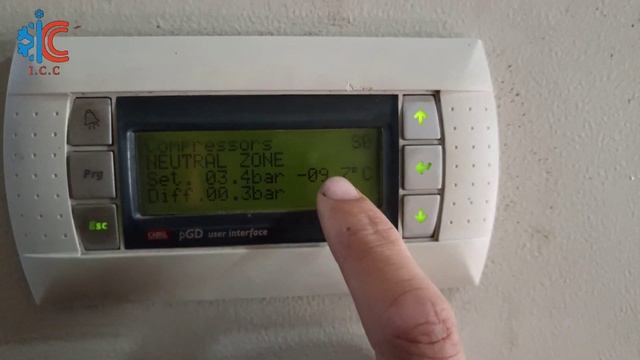 طريقة ضبط بعض إعدادات كنترول وحدة التبريد المركزية How to adjust some Carel pCO2 control parameters
