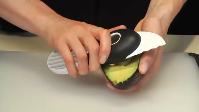 The American Kitchen - 3 in 1 Avocado Slicer