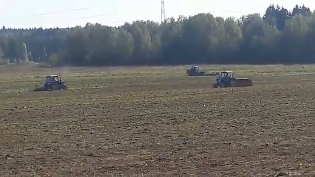 Боронование, фрезерование земли трактором. Посев с помощью сеялки