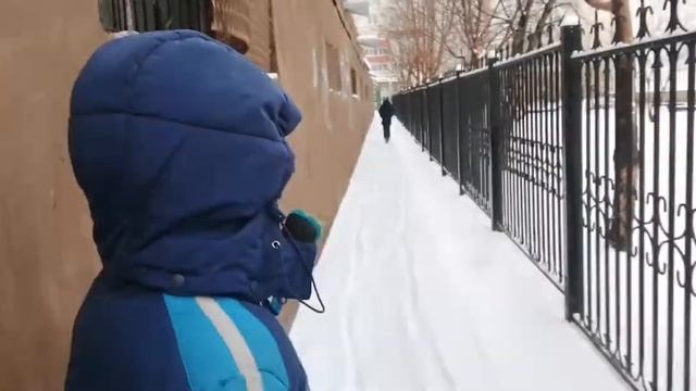Мой брат следит за мной 24 часа😯😯😯