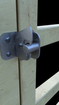 Автоматический замок распашных ворот, защелка