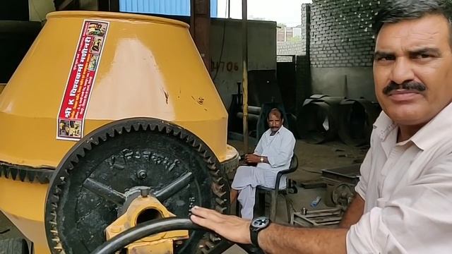 Building construction में Lift मशीन ओर cement concrete mixer machine क्या रेट में आती हैं।