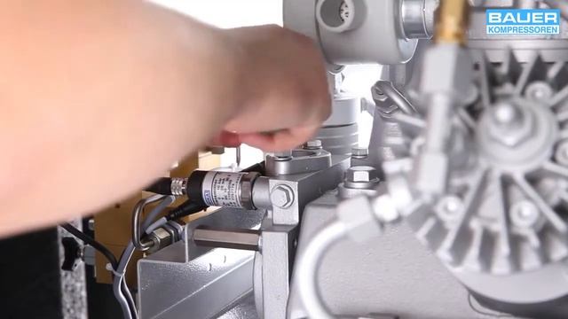 Oil Change - BAUER Poseidon Edition PE 300
