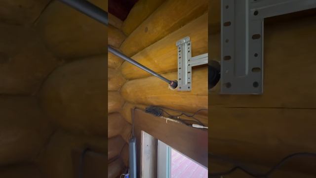 Монтаж кондиционера Avex. А так же мельком показали сверло от компании Milwaukee.