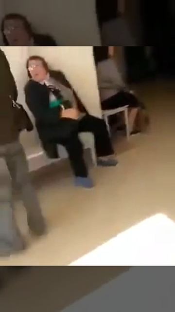 КОГДА СТОИШЬ УЖЕ 3 ЧАСА В ОЧЕРЕДИ К ВРАЧУ