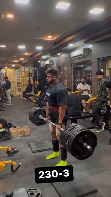 230 kg deadlifting #shorts #shortsviral #youtubeshorts #shortsfeed #fitness