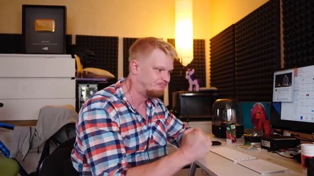 Он вам не "ДРУЖЕ"!!!!! 18+