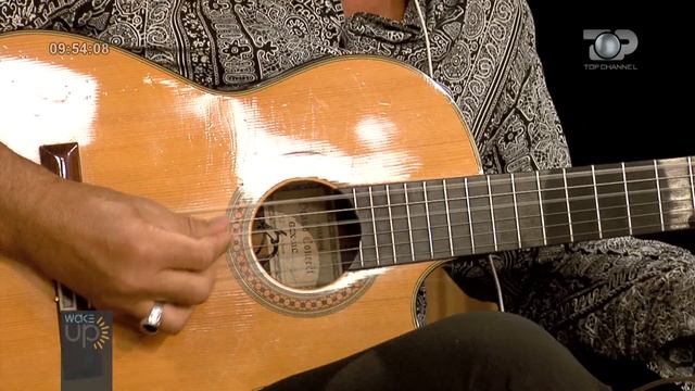 Wake Up/ "Jimi Hendrix" i kitarës akustike interpreton live në Wake Up
