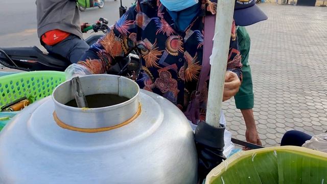 100 Bowl Sold Out In 2 Hours - $0.50 To $0.75 For A Plastic Of Khmer Rice Noodle With Gravy Fish