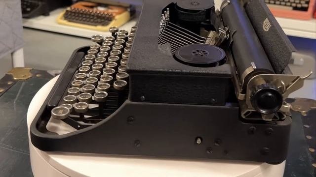 Royal Junior Typewriter 360°
