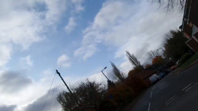 i Lonon Лондон City streets Tractor mows grass Улицы города Трактор косит траву UK England 20191114