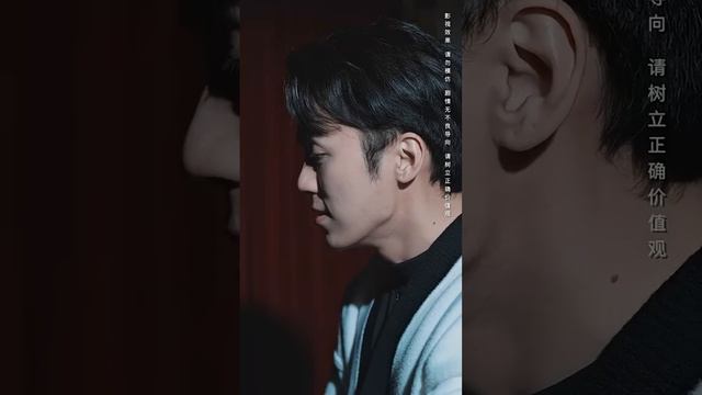 Cô tiếp cận anh với những động cơ thầm kín, anh biết điều đó nhưng vẫn sẵn sàng làm như vậy