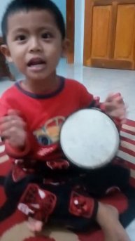 Ares - Susahnya bernyanyi sambil bermain Djembe
