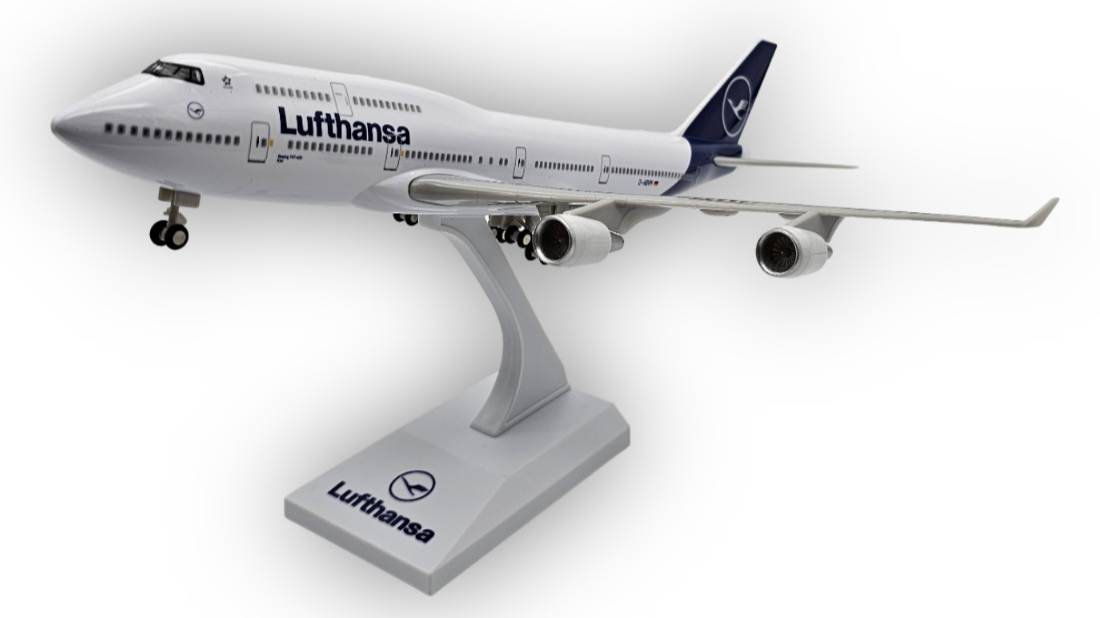 Модель самолета Boeing 747 Lufthansa длина 32см (с подсветкой и звуком)