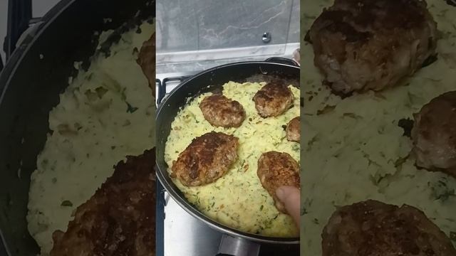 Картофель пюре и котлеты