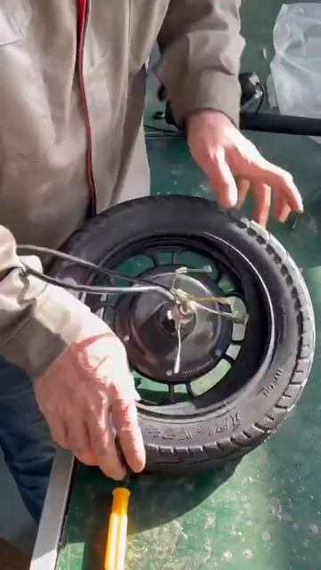 How to Remove the Back Drive Tyre to Replace the inner Tube of M5 PRO