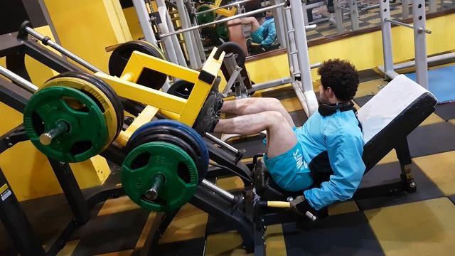 350 kg leg workout (barez kerdenaway 350 kilo geram warzesh laq)