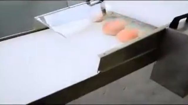 Видео работы машины горизонтальной резки бисквитных и хлебобулочных изделий на 2 части